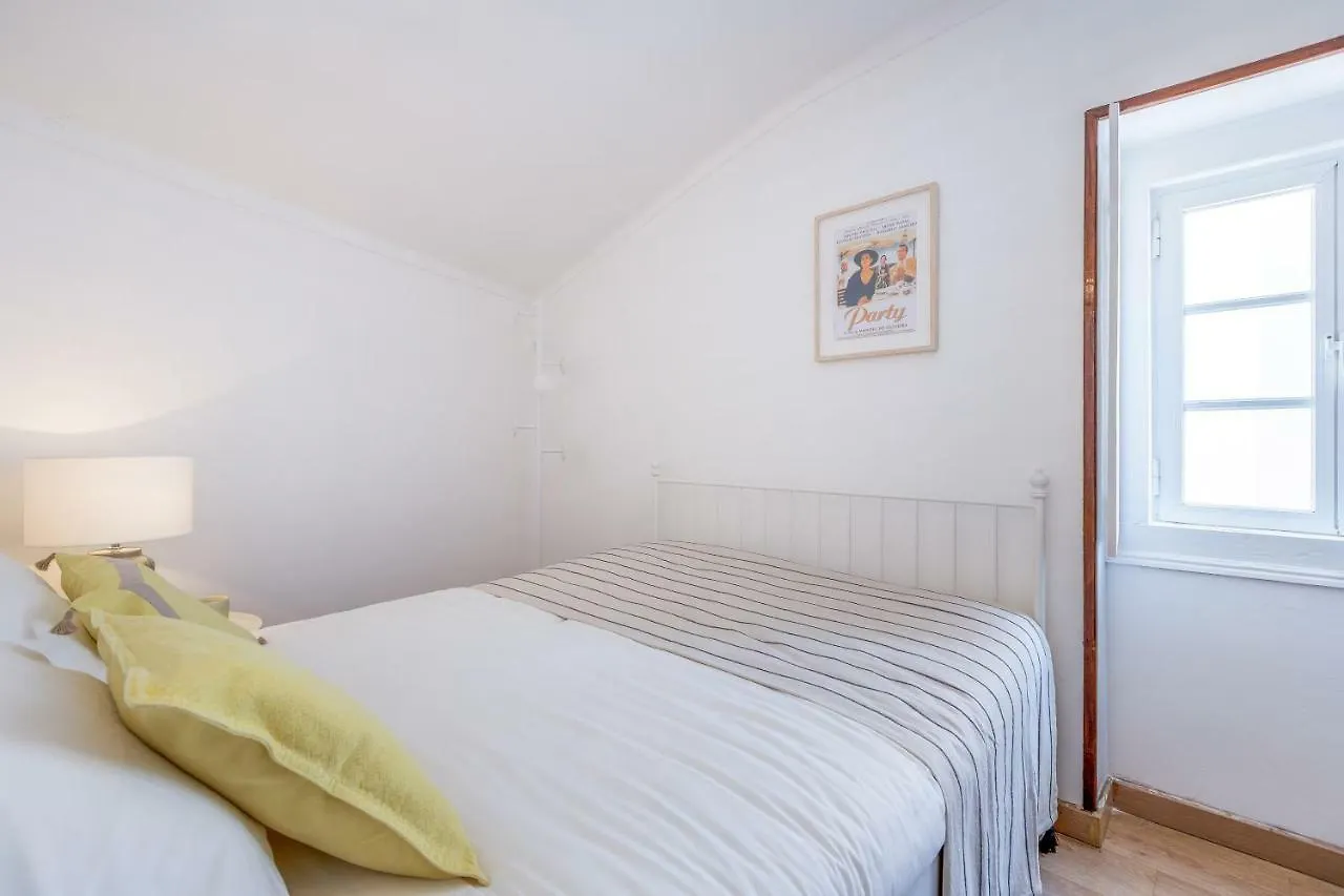 Light Filled Typical Apartment At Alfama, By Timecooler Lissabon