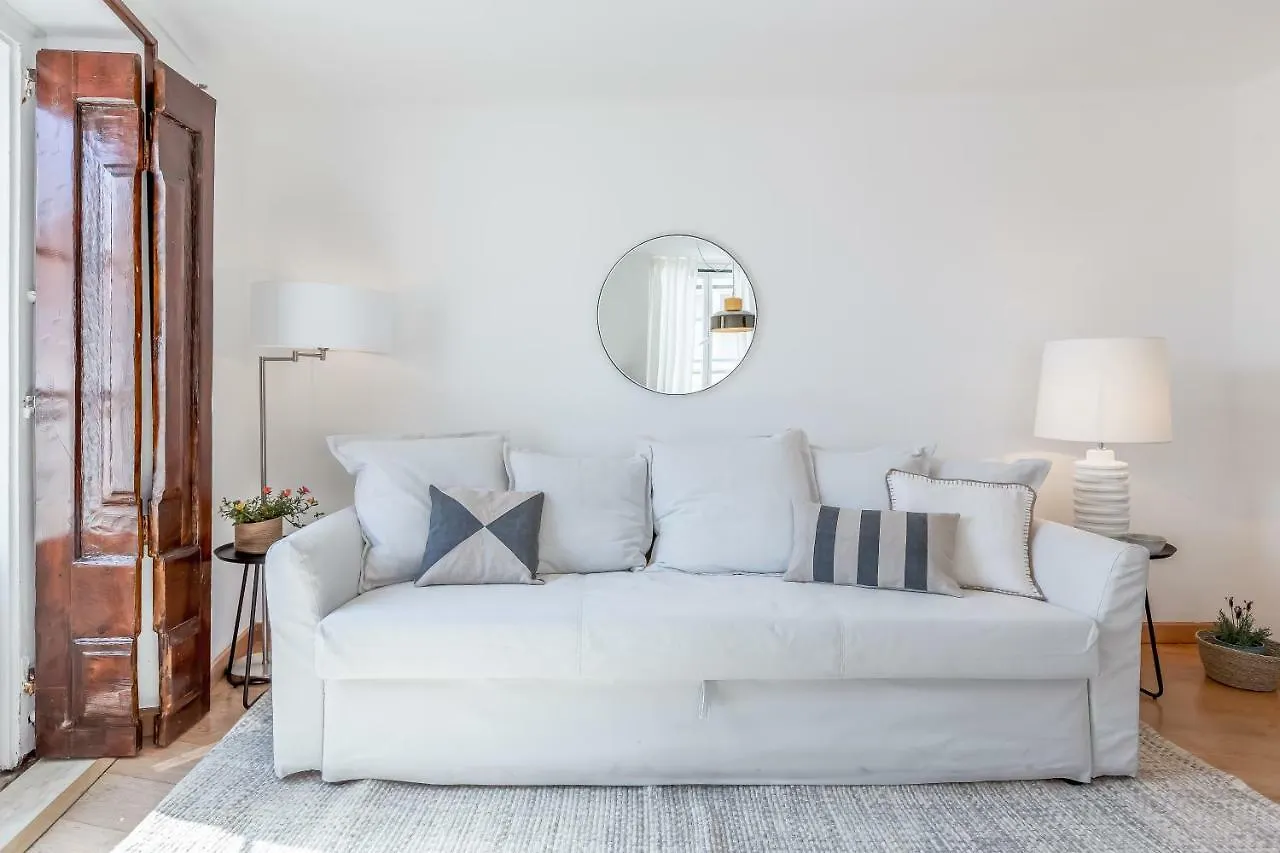 Light Filled Typical Apartment At Alfama, By Timecooler Lissabon